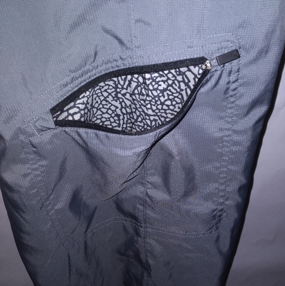 Jordan Gray Sweatpants - Picture 10 of 15